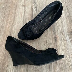 AEROSOLES Black Wedge Peep Toe Shoes